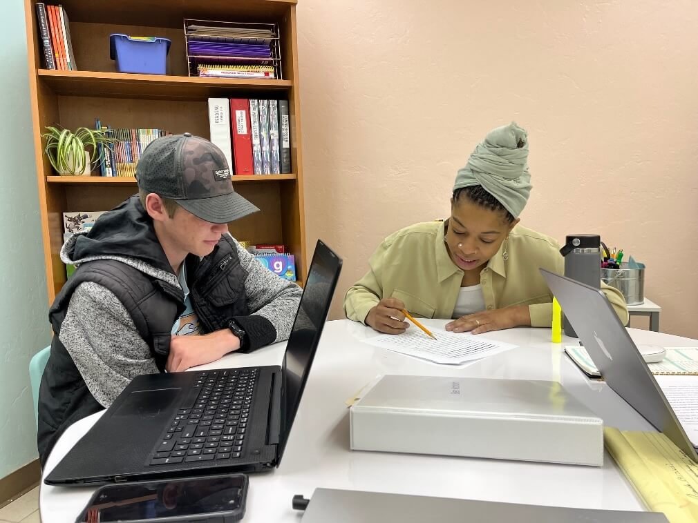 Middle school students tutoring