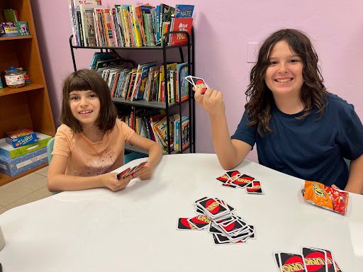 Second grader playing UNO with tutor